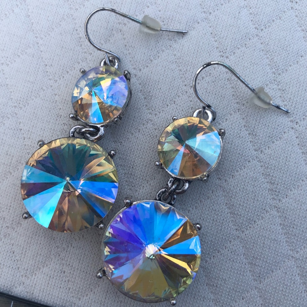 Beautiful drop lightweight earrings with big sparkle ✨ - Picture 4 of 14